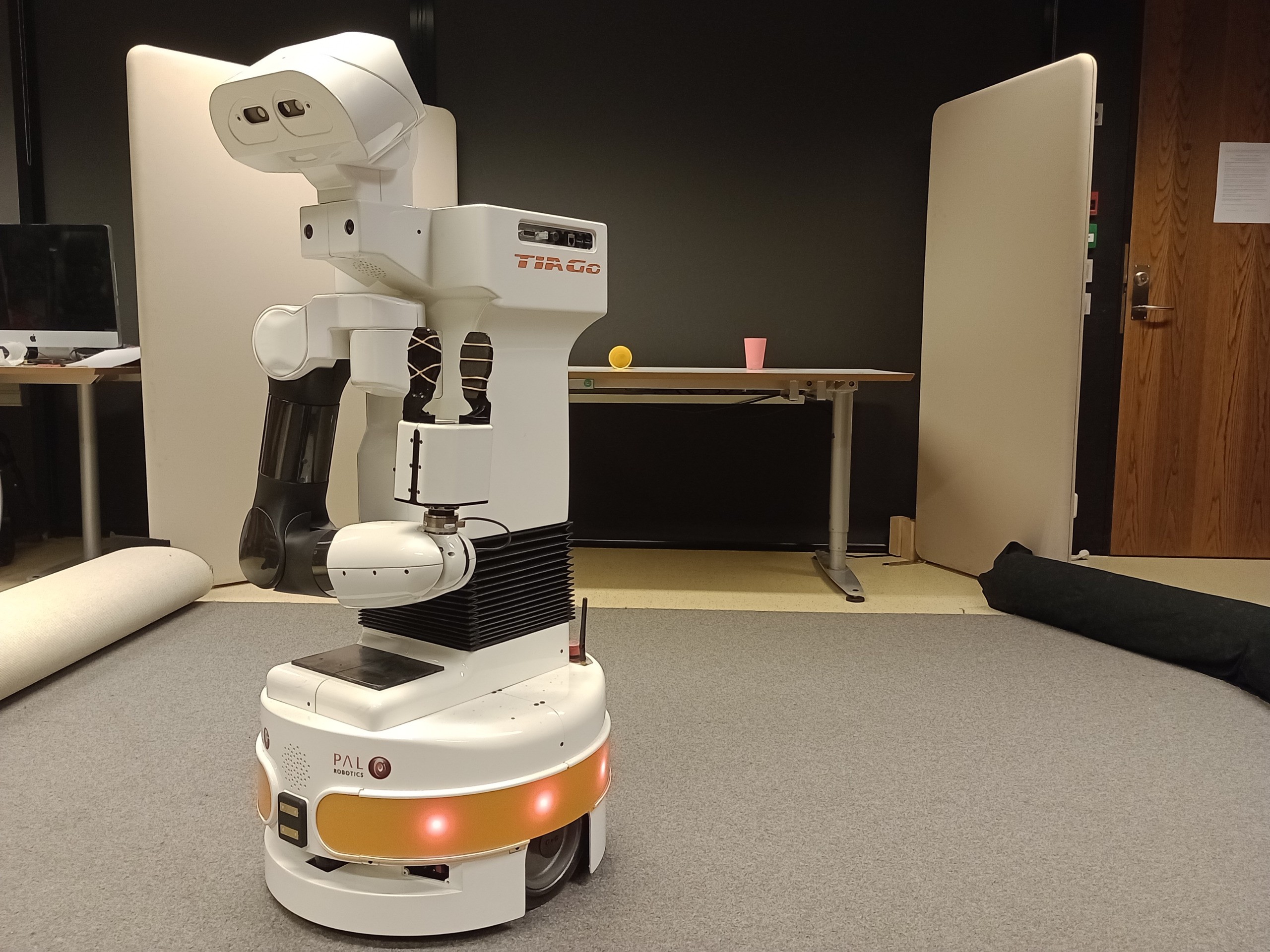 Robô que organiza a casa: pesquisa de mestrado da UFRGS usa tecnologia para ajudar idosos com mobilidade reduzida