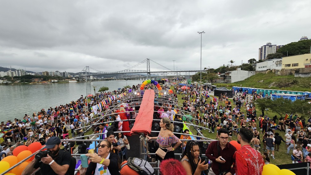 Parada LGBTI+ de Florianópolis neste domingo — Foto: Edsoul/ NSC TV