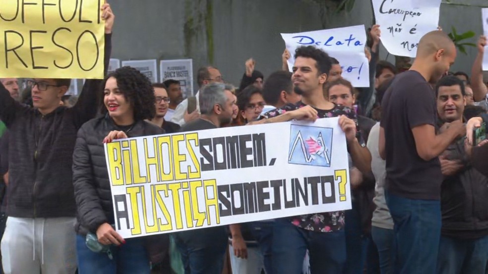 Manifestantes pedem transparência em investigação no caso do Banco Master — Foto: GloboNews
