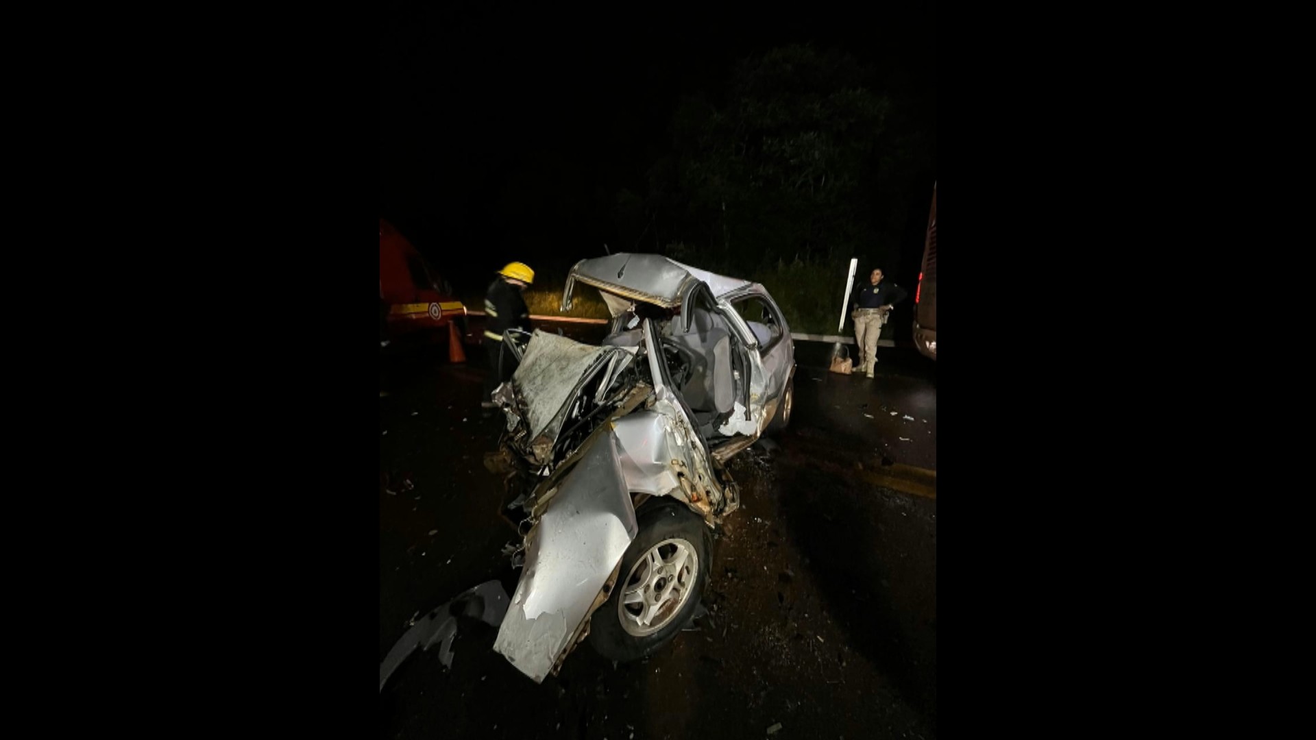 Acidente entre ônibus de turismo argentino e carro deixa um morto e 13 feridos no RS