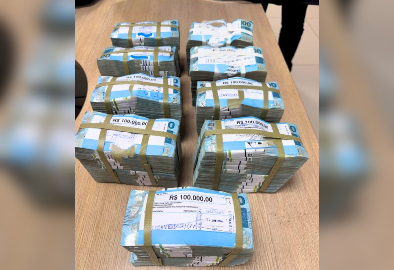 PF apreende R$ 900 mil em agência bancária de Palmas