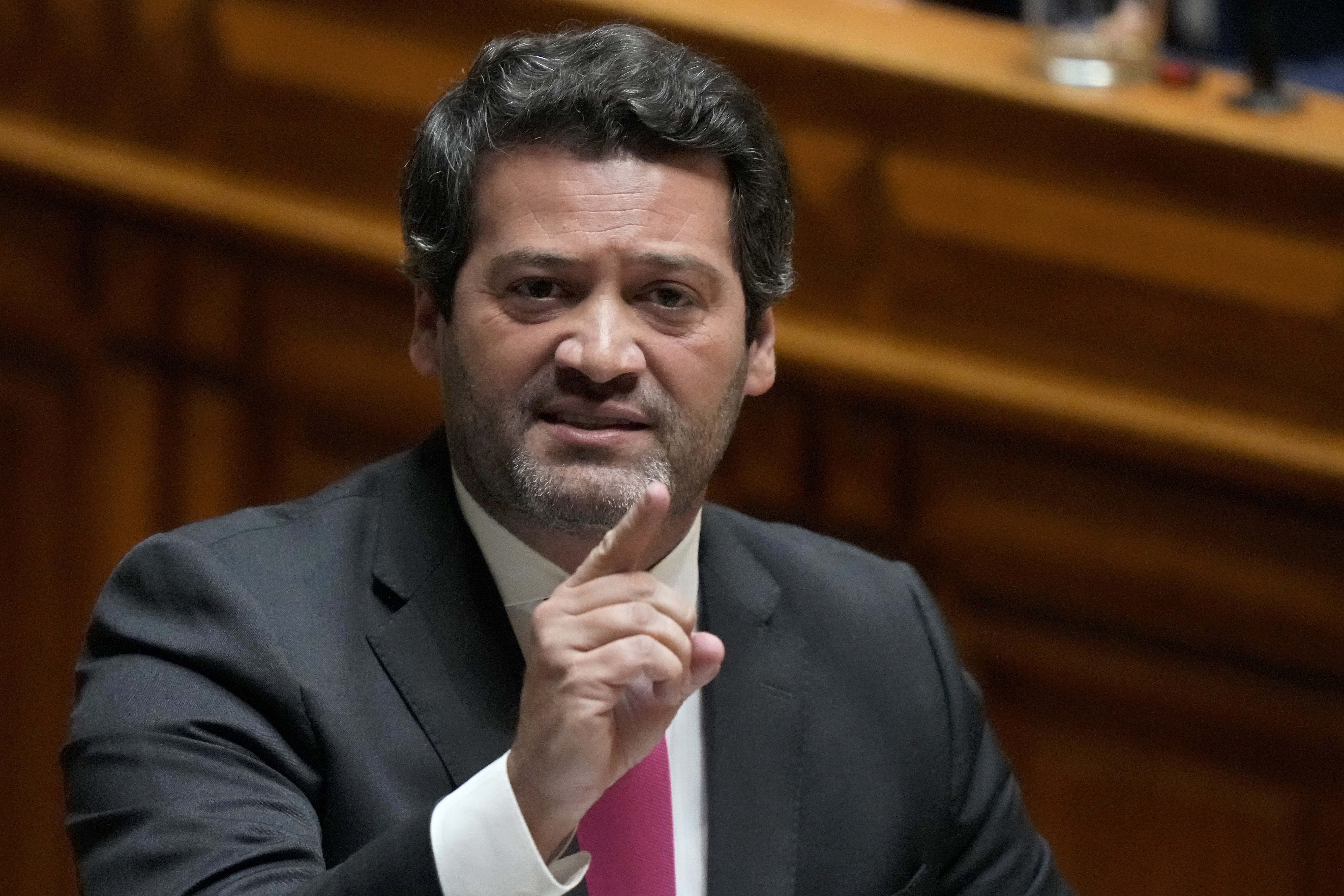 Eleições em Portugal: coalizão de centro-direita vence, mas não consegue maioria no Parlamento