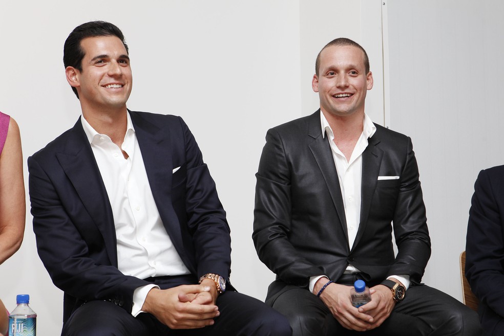 Oren Alexander e Tal Alexander falam em um painel em 3 de setembro de 2013, em Nova York — Foto: Amy Sussman/arquivo AP