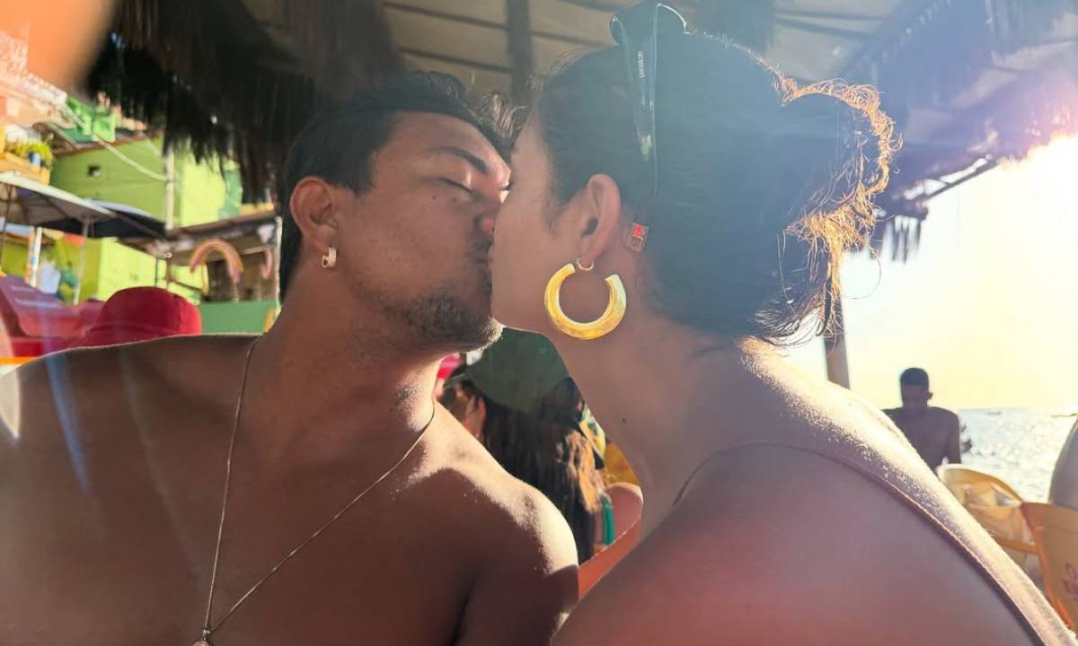 Sophie Charlotte dá beijão em Xamã e mostra detalhes de viagem com filho em destino turístico da Bahia