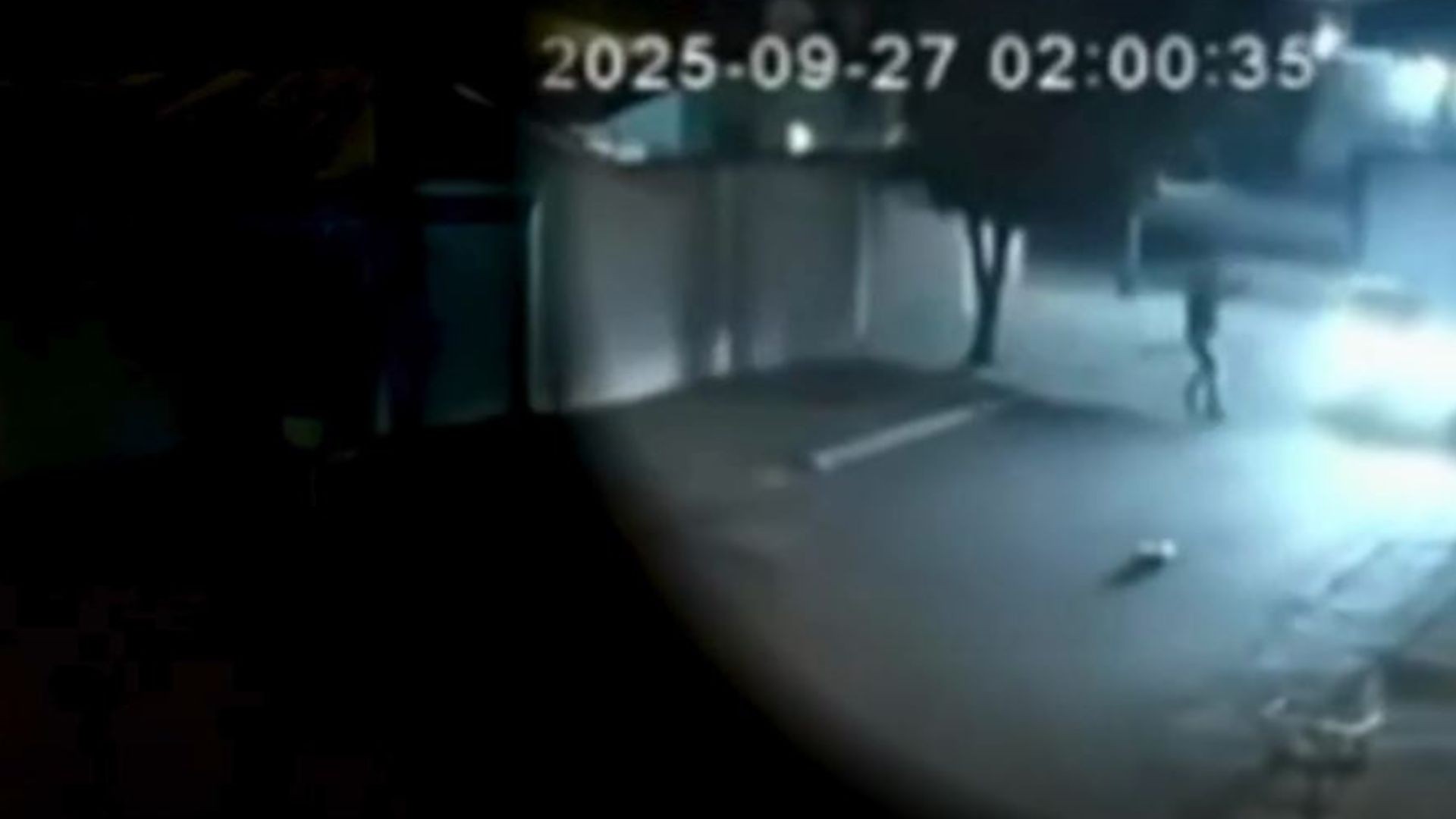 Vídeo mostra quando comerciante é executado dentro de carro ao lado da mulher