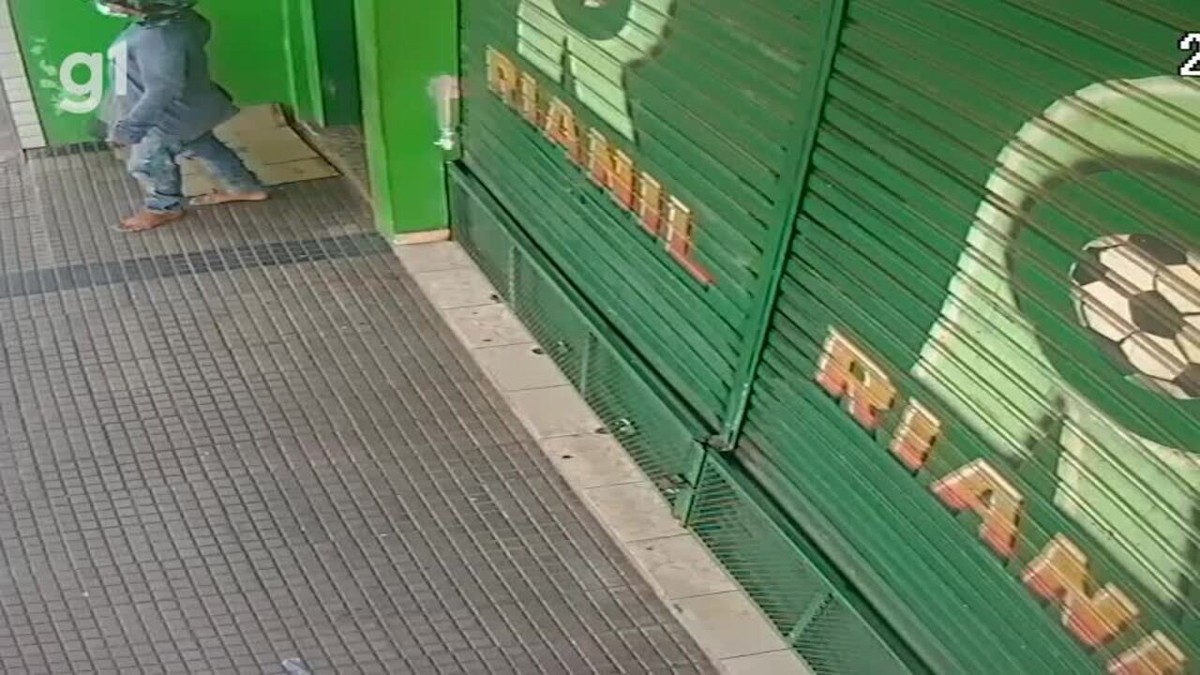 VÍDEO: Suspeitos invadem loja e furtam mais de 40 celulares no centro comercial de Santarém 