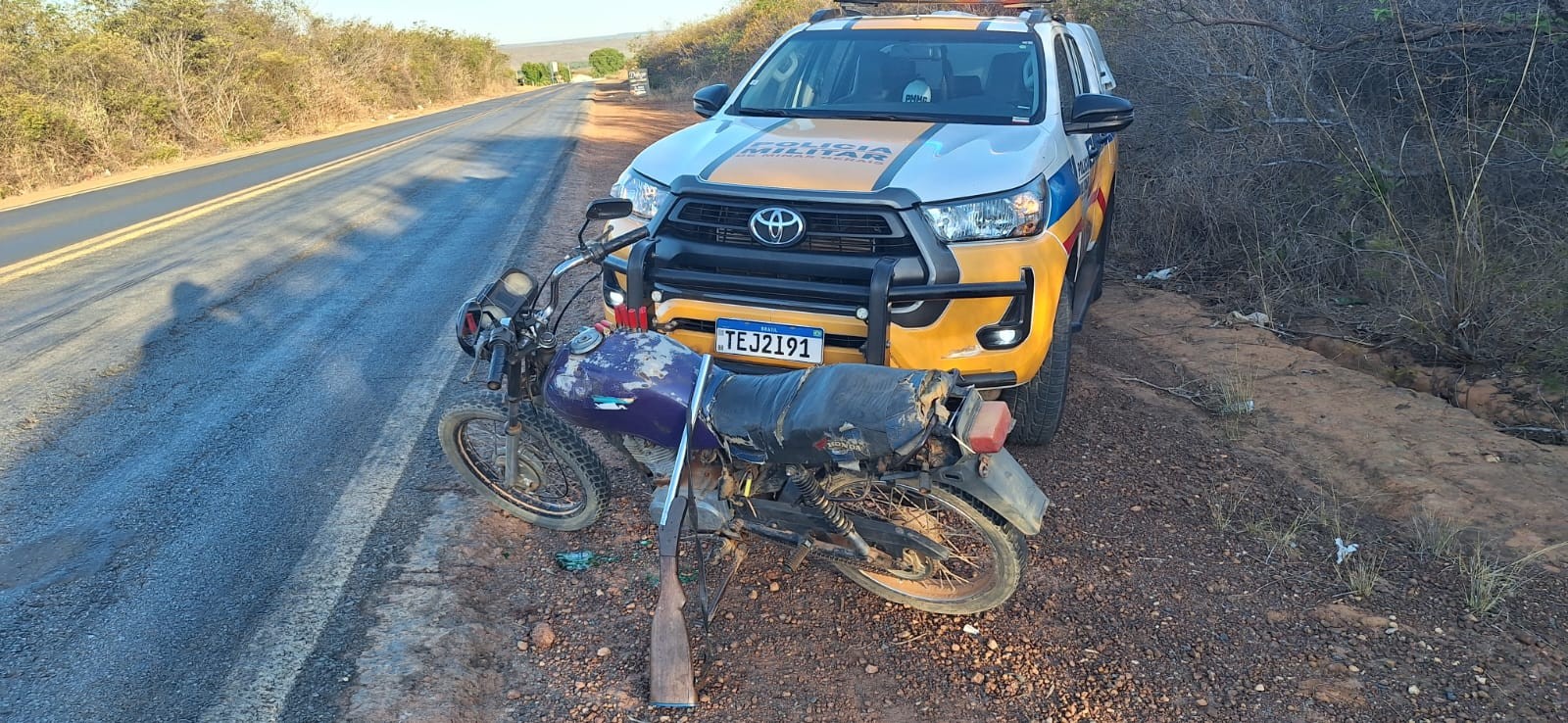 Moto com motor furtado e arma são apreendidas após condutor ser flagrado com veículo sem placa em Indaiabira