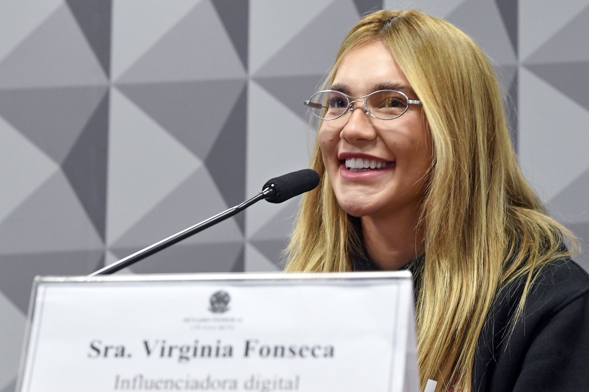 Virginia diz que usa conta fornecida pela empresa para fazer propaganda de bets