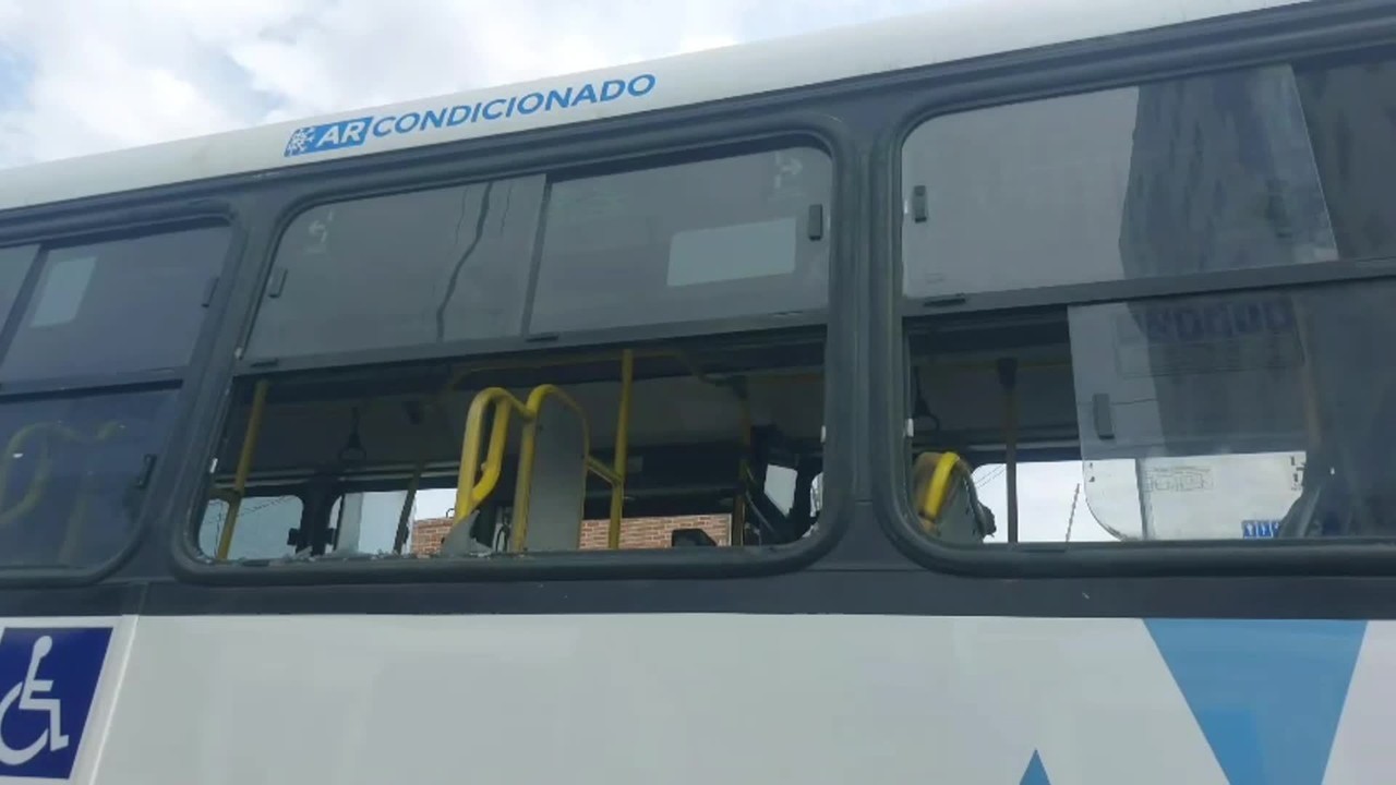 Passageiros reclamam de nova paralisação de ônibus em Manaus 
