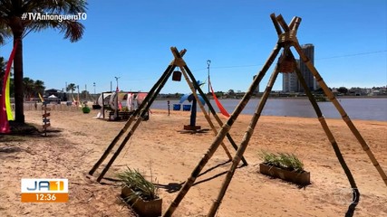 Praia fica com água turva após chuva e prefeitura recomenda atenção aos banhistas