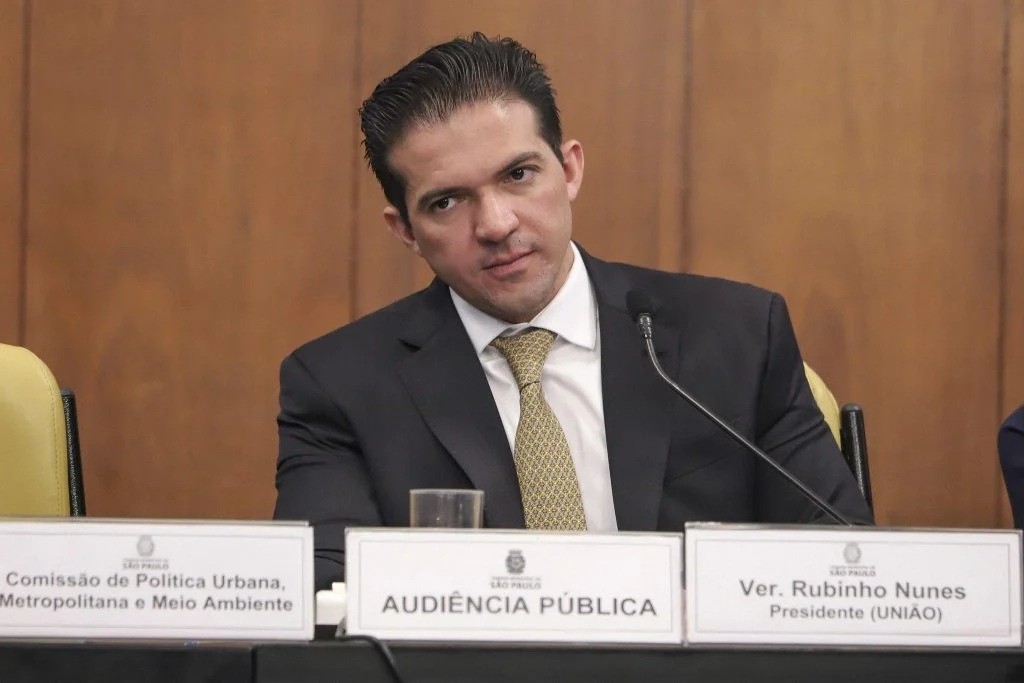Cassado pelo TRE-SP, vereador Rubinho Nunes não perde cargo imediatamente e continua com salário de R$ 26 mil em SP; entenda