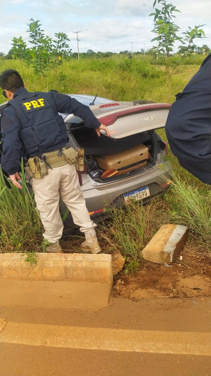 Homem é preso com mais de 200 kg de drogas em porta-malas de carro em MT 