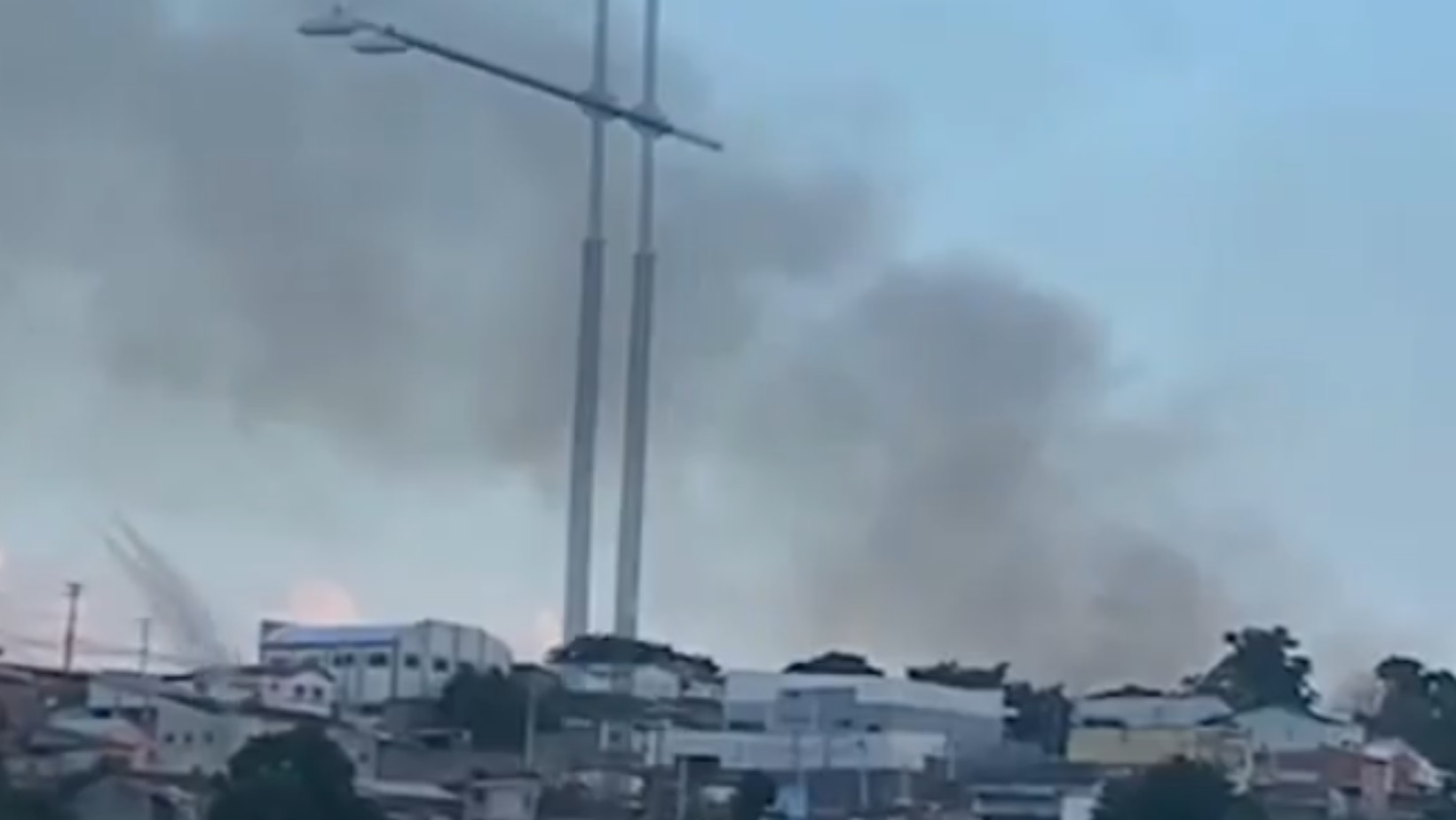 Incêndio atinge área do DCTA, em São José dos Campos
