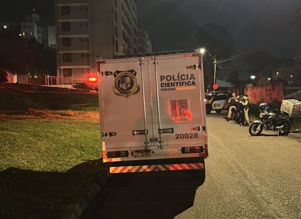Trabalhador que sobreviveu a corte de corda enquanto limpava fachada de prédio morre em Curitiba — Foto: Herliane Marmitt