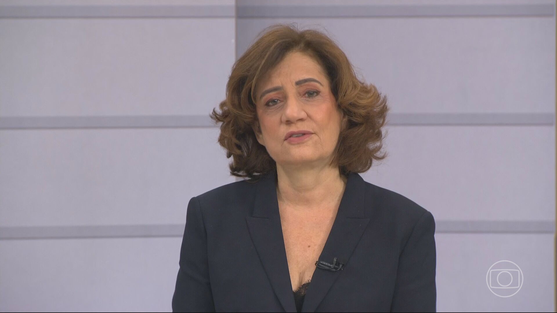 É #FAKE que a colunista Míriam Leitão tenha publicado artigo 'luz no fim do túnel' sobre crise no INSS