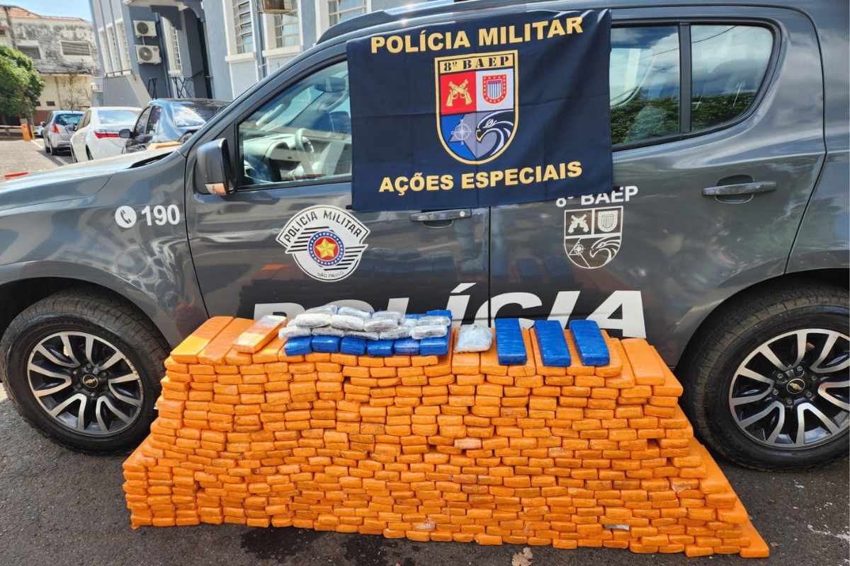 Motorista é preso ao transportar mais de 430 tijolos de maconha na SP-425, em Álvares Machado 