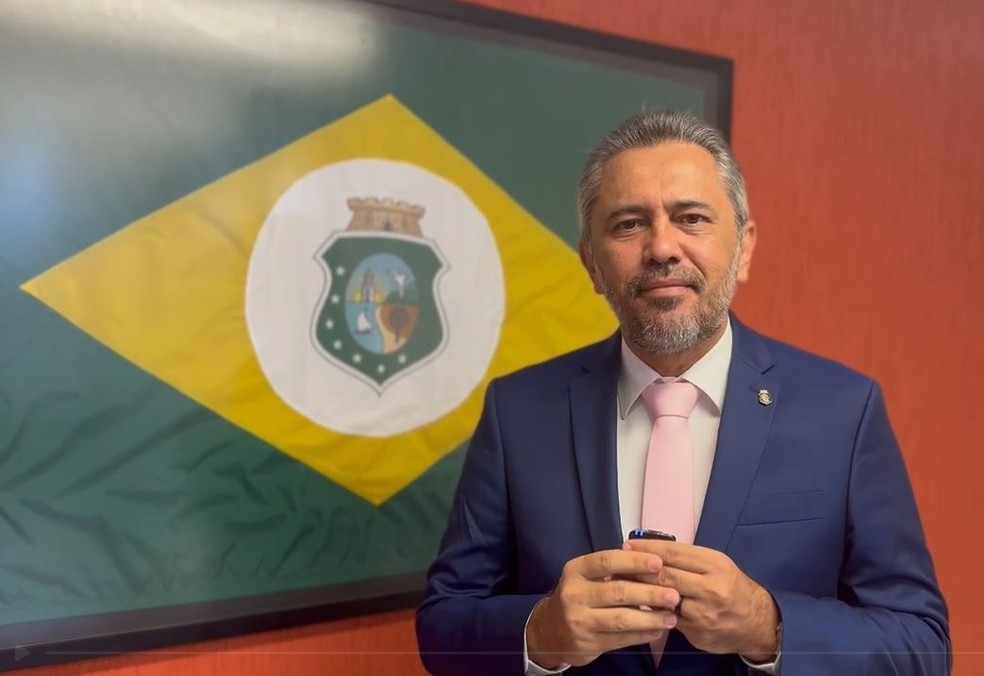 Governador Elmano de Freitas antecipa o pagamento da 2ª parcela do 13º salário dos servidores para o dia 13 de dezembro. — Foto: Governo do Ceará