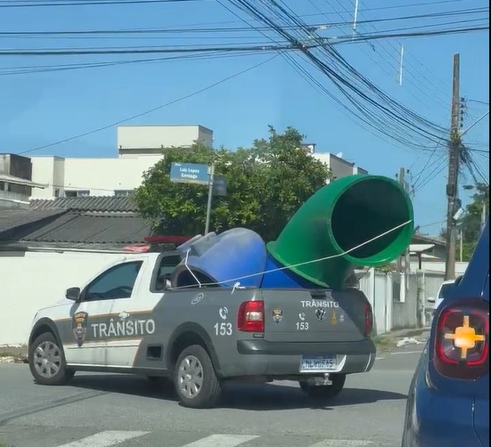 Após recuperado, brinquedo foi levado para delegacia em Itajaí — Foto: GMI/ Divulgação