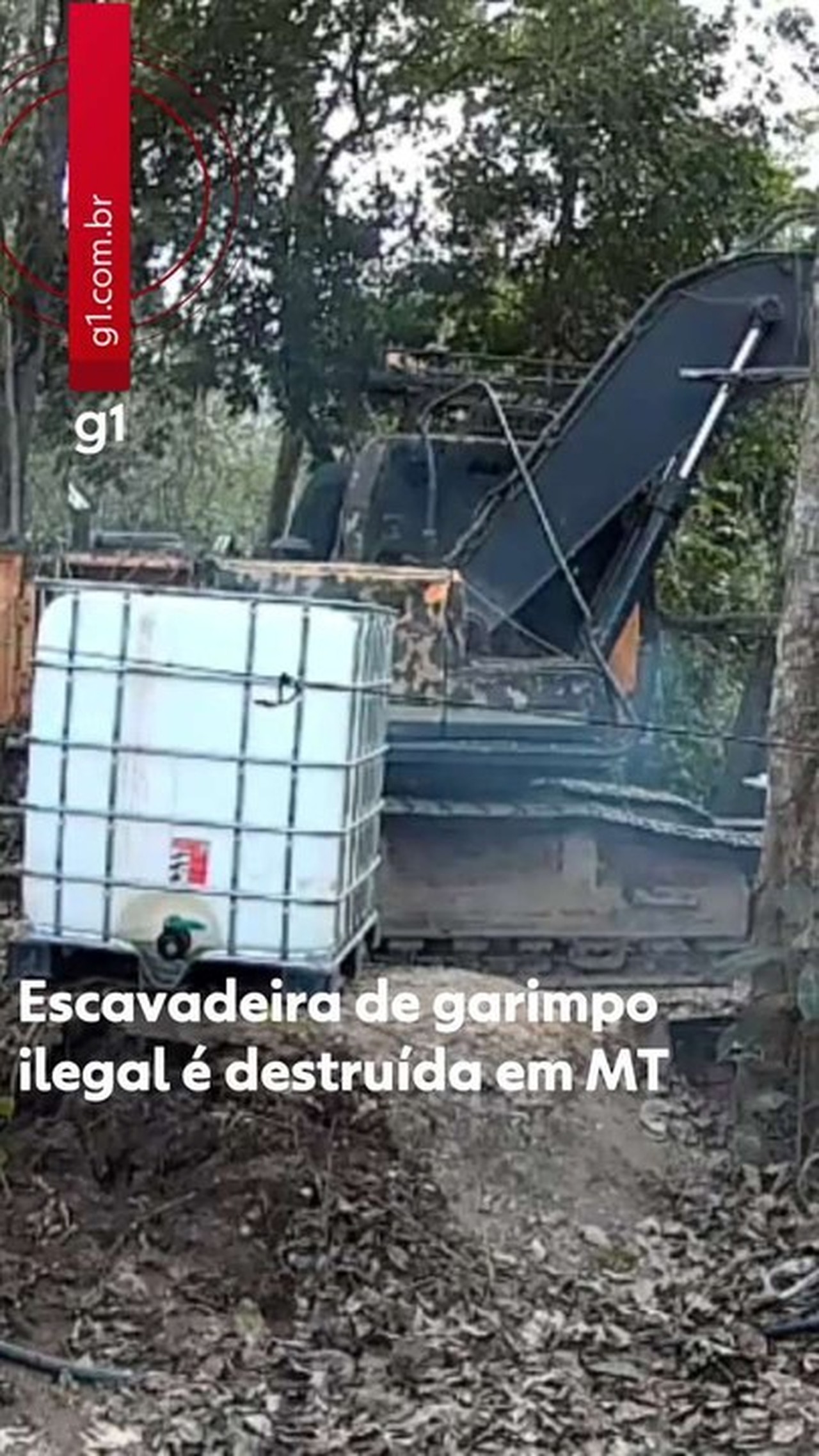 Escavadeira usada em garimpo ilegal é destruída em terra indígena de MT; veja vídeo