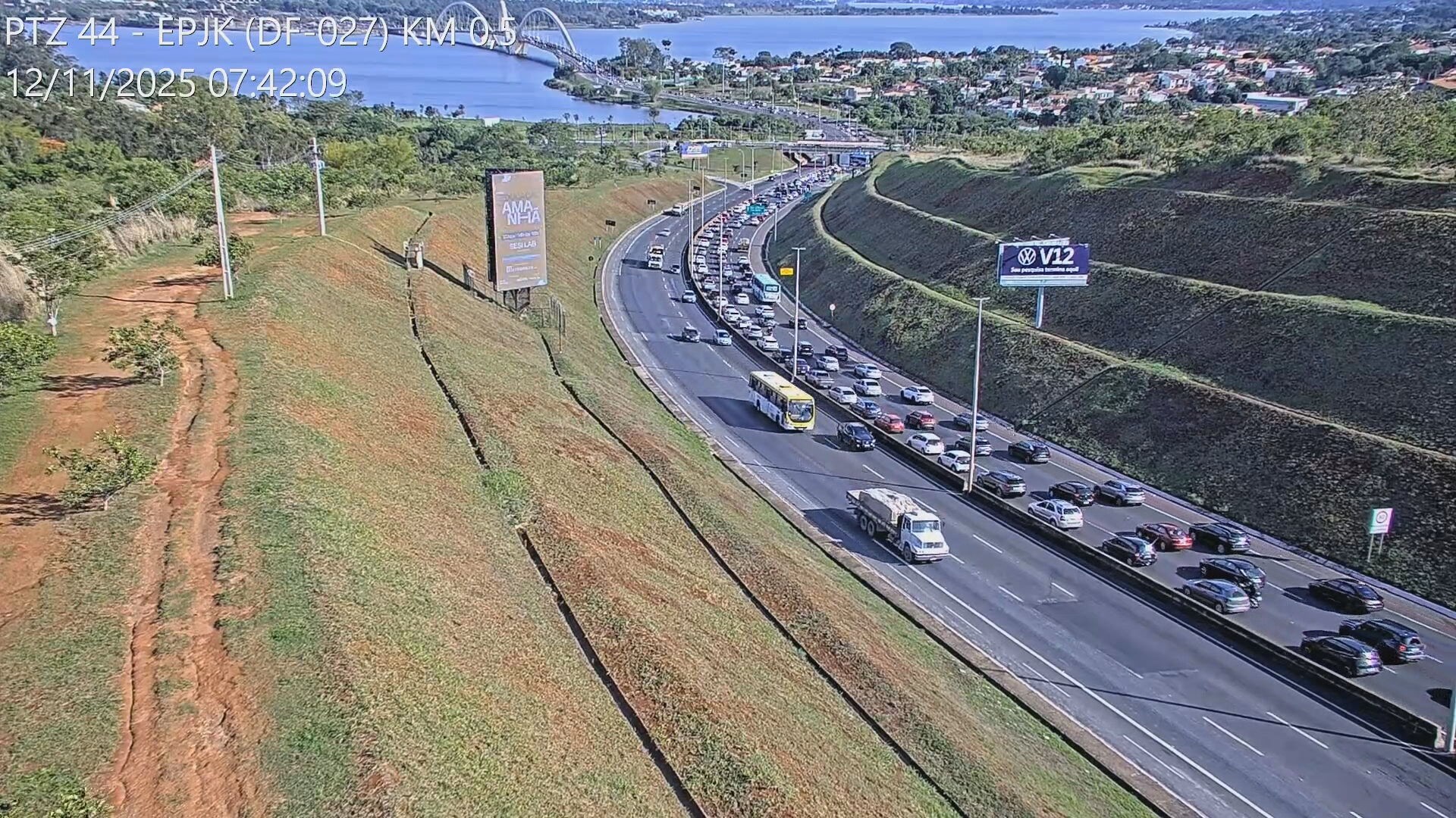 Homem é atropelado próximo à Ponte JK em Brasília e trânsito fica congestionado