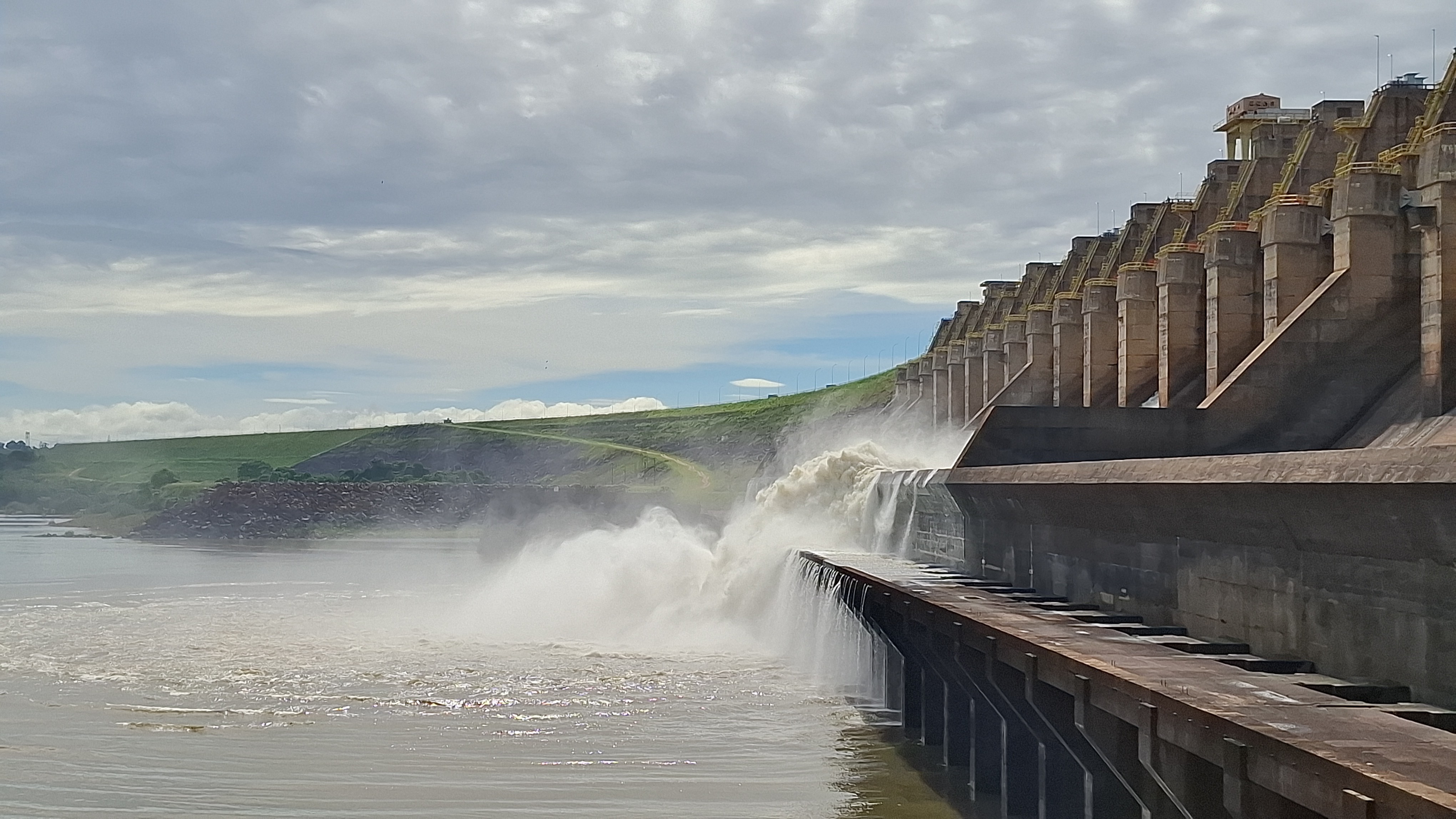 Imagens mostram abertura das comportas da Usina Hidrelétrica de Tucuruí no PA; entenda o motivo