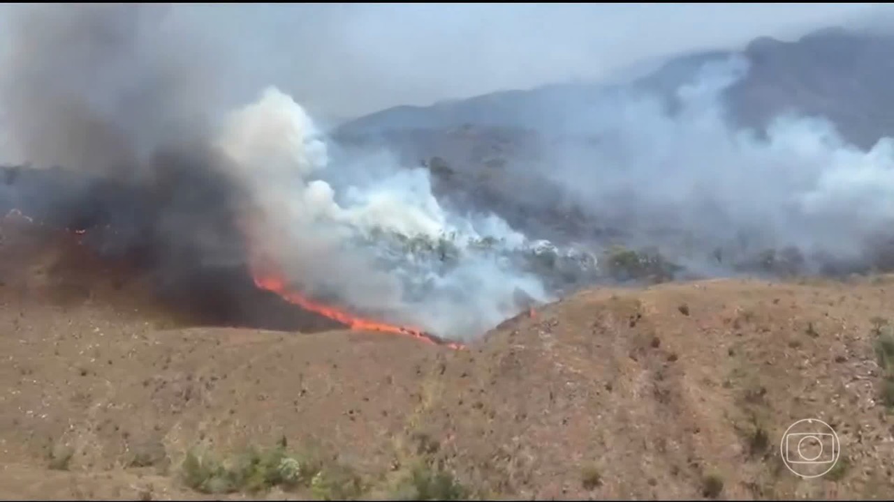 Combate a incêndio na Chapada dos Veadeiros completa uma semana, e Polícia ainda investiga causa