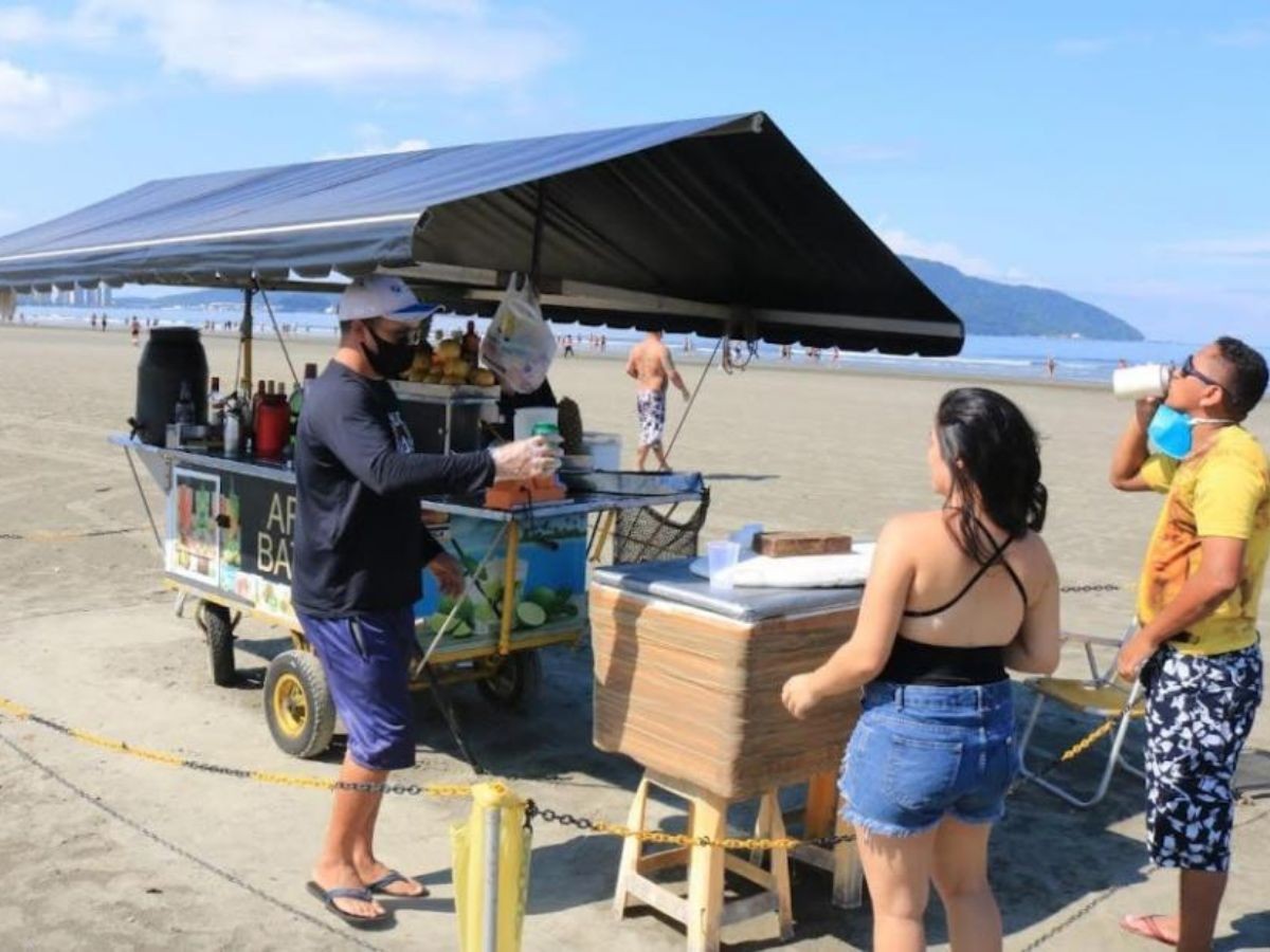 Santos, SP, proíbe vidro no comércio ambulante durante Operação Verão; entenda