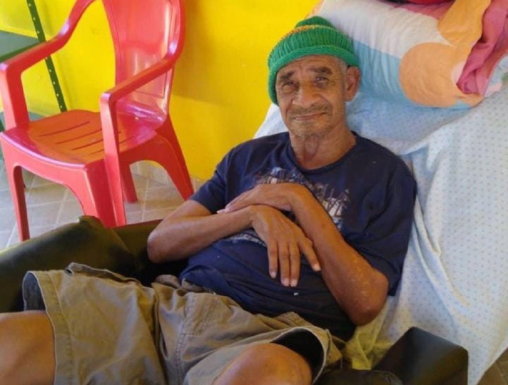Corpo de idoso vítima de enchente em asilo em Angra dos Reis é enterrado