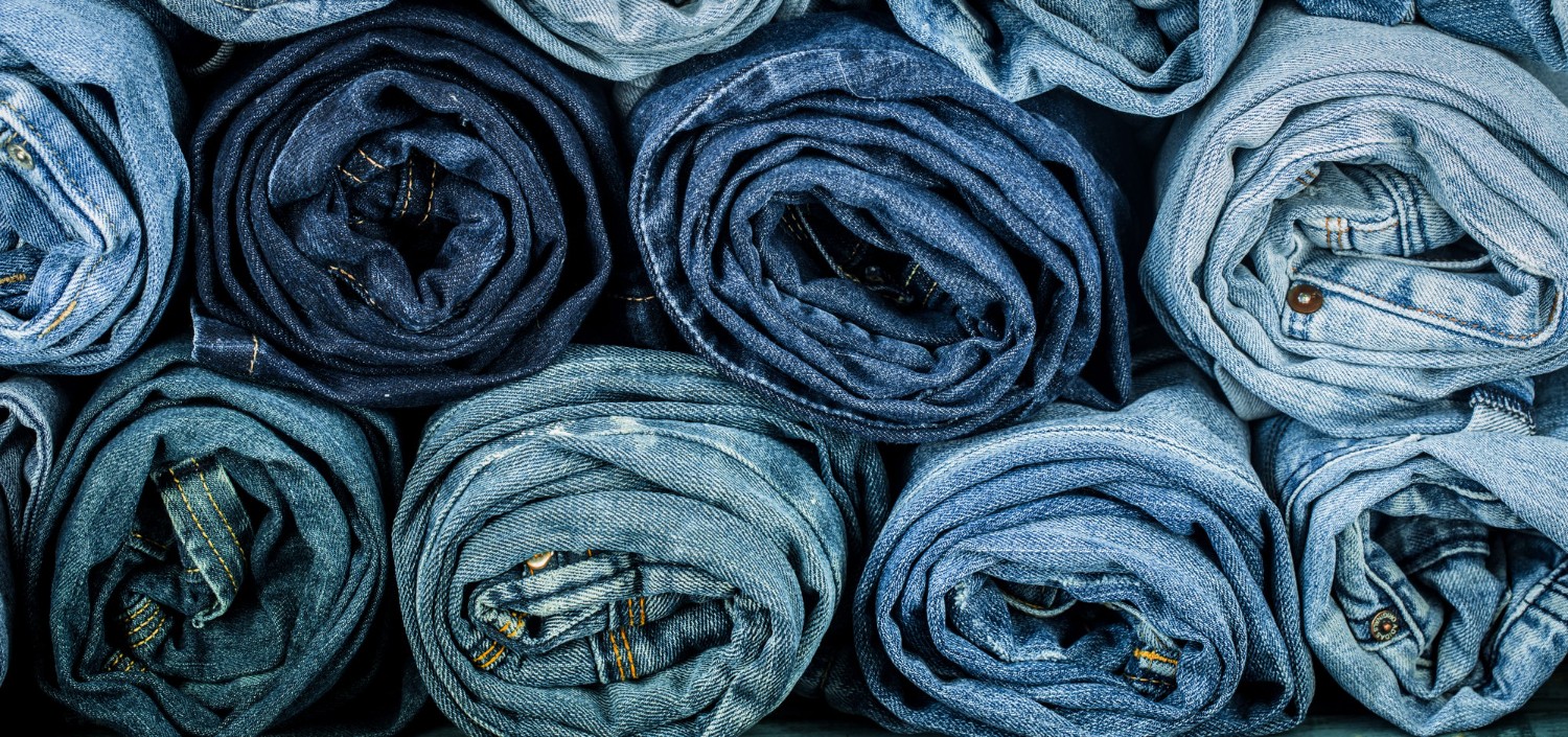 Lavar ou não lavar o jeans? Saiba o que pode comprometer a durabilidade da peça