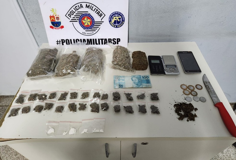 Homem foi preso por tráfico de drogas após ser flagrado com maconha e cocaína, em Presidente Prudente (SP) — Foto: Polícia Civil