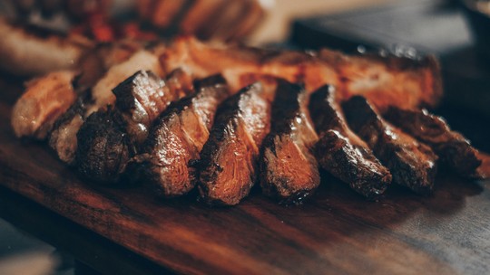 Carne subiu mais de 20% no ano passado; entenda as razões da disparada - Foto: (Emerson Vieira/Unplash)