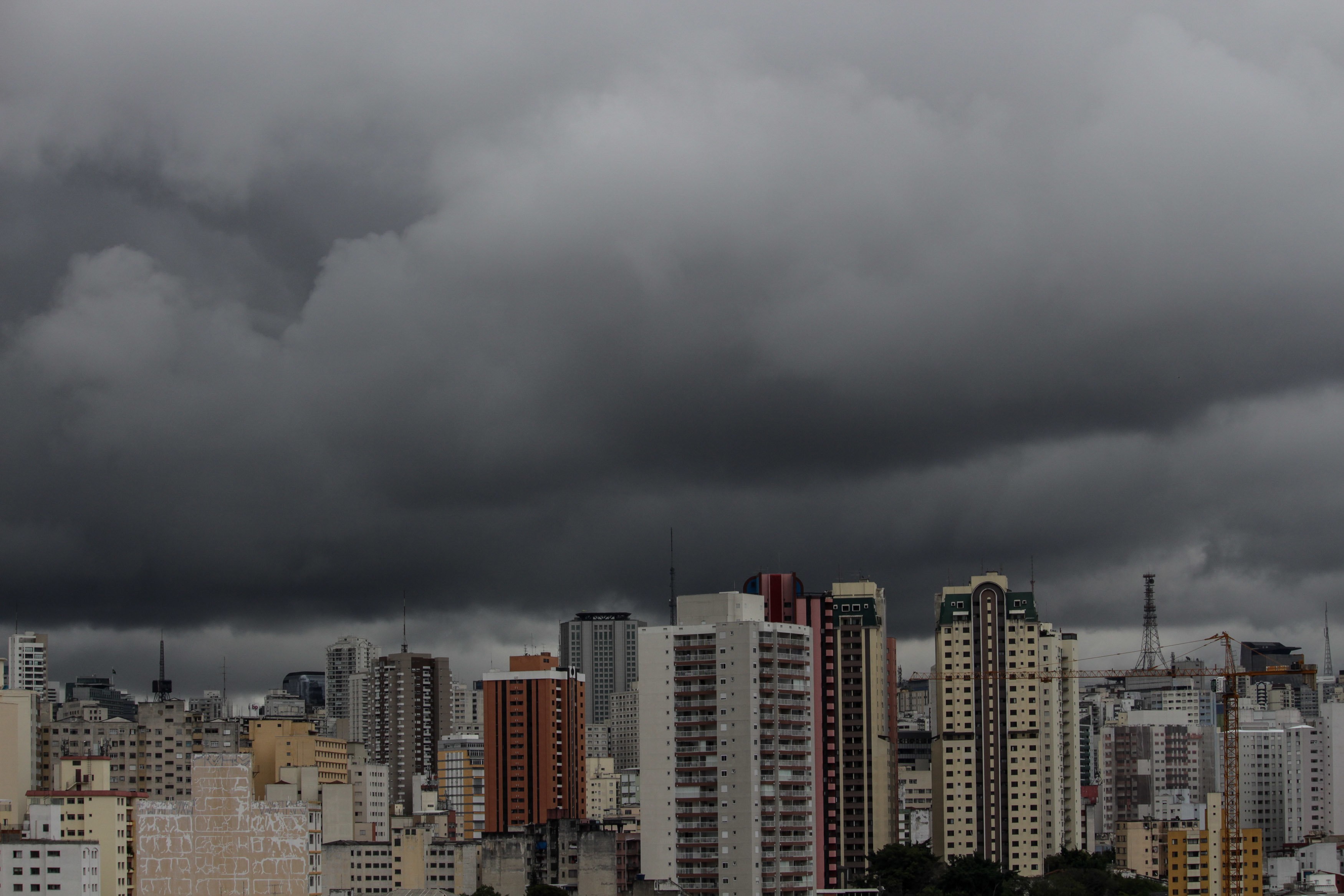 Frente fria avança no Sul e mantém chuva em várias regiões do Brasil nesta quarta