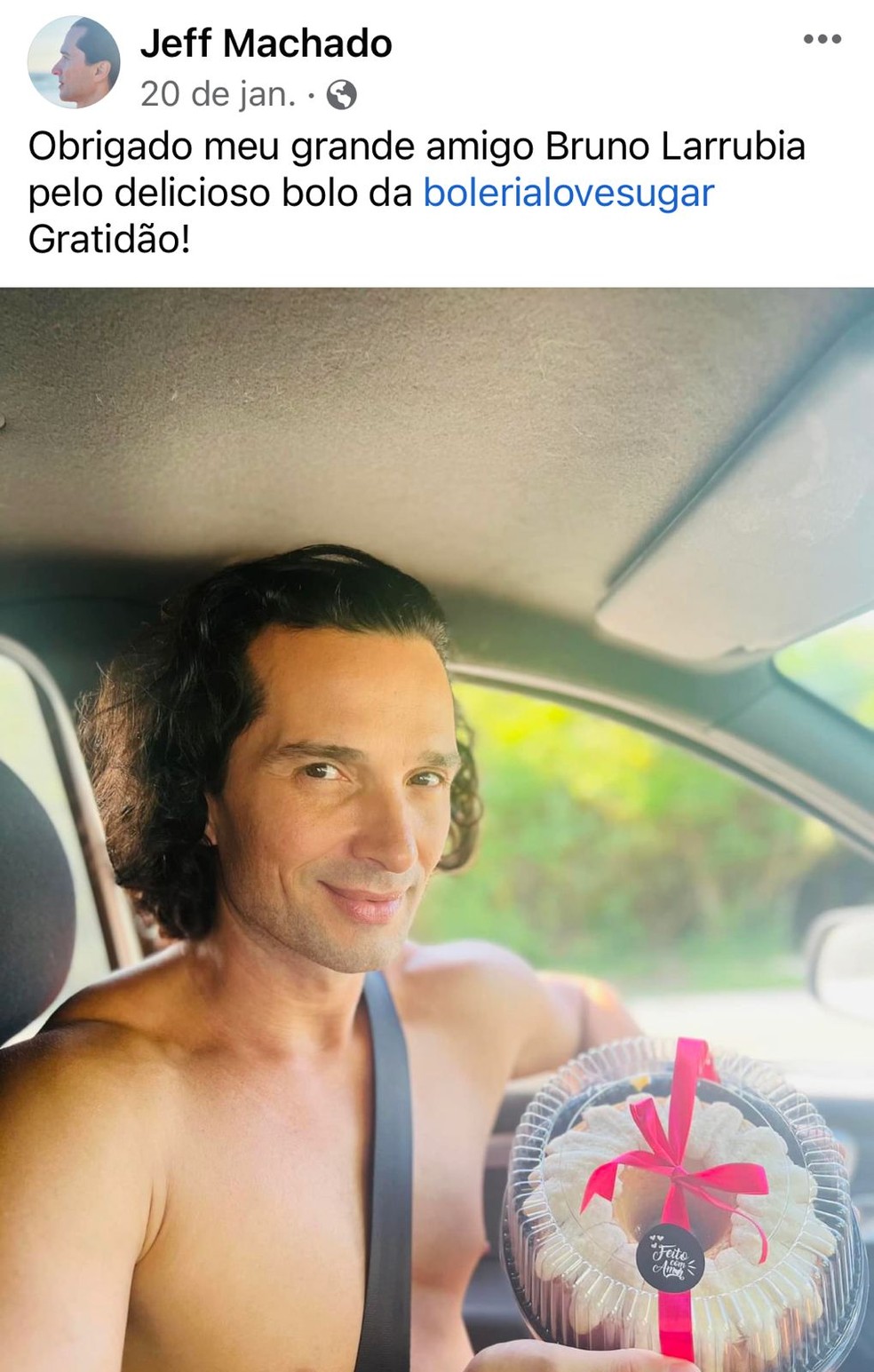 Jeff Machado agradeceu Bruno Rodrigues pelo bolo. Produtor foi chamado de 'grande amigo' &mdash; Foto: Reprodu&ccedil;&atilde;o/Redes Sociais