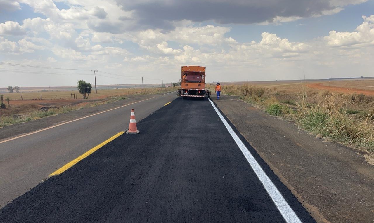 BR-365, BR-452 e outras quatro rodovias da região têm sistema pare e siga até domingo; confira os trechos
