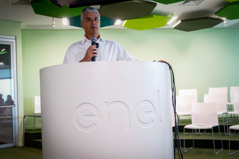 Presidente da Enel - Guilherme Lencastre - em coletiva de imprensa nesta quinta-feira (17), seis dias após o apagão.. — Foto: ALOISIO MAURICIO/FOTOARENA/ESTADÃO CONTEÚDO