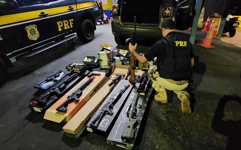 Dupla é presa por contrabando de armas de pressão avaliadas em R$ 40 mil em rodovia de Ourinhos