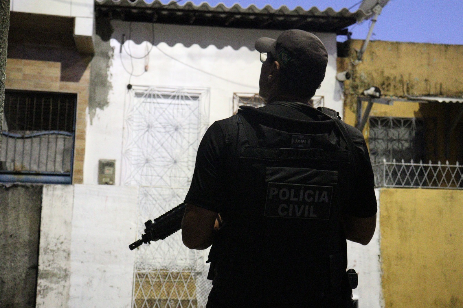 Homem investigado por gravar e armazenar imagens íntimas da ex-companheira é preso na Grande Natal