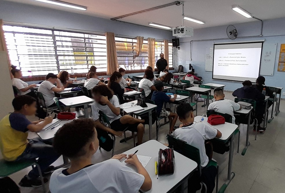 Estudante em aula na EMEF Padre Serafin Martinez Gutierrez, na Zona Leste de SP — Foto: Renata Bitar/g1
