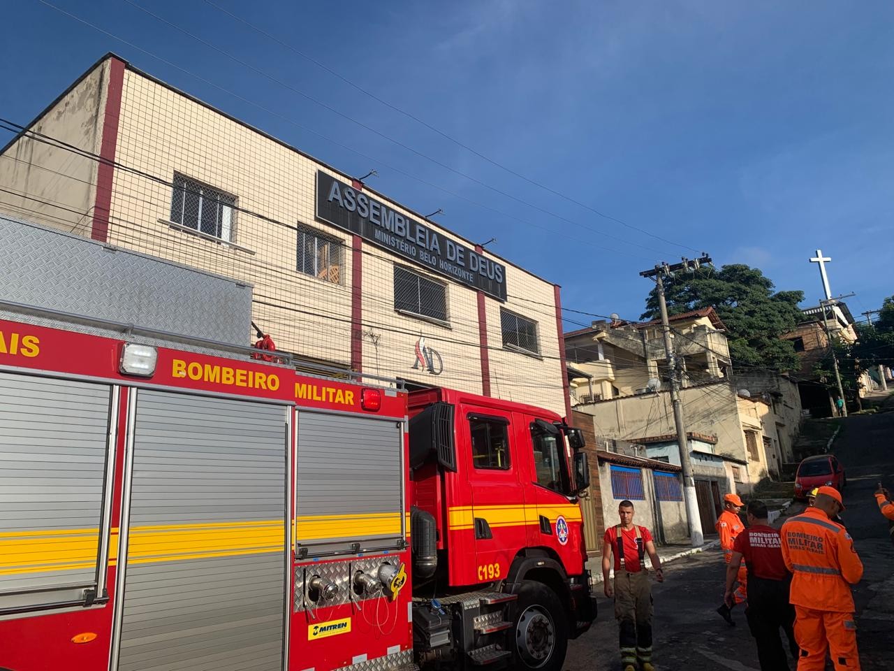 Mulher esquece frango no forno e Igreja pega fogo em Belo Horizonte
