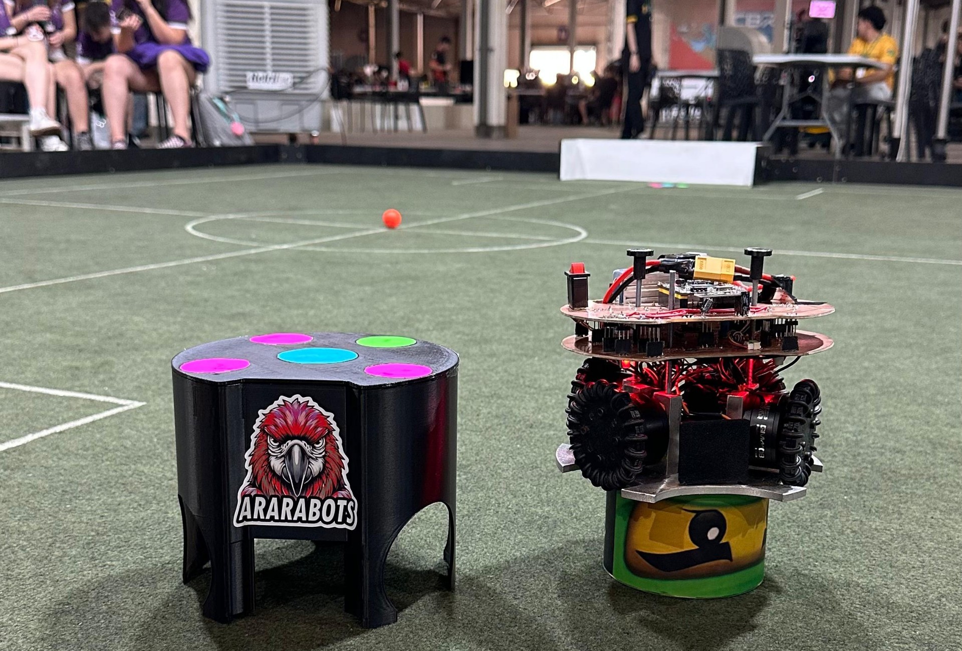 Robôs que jogam futebol: equipe abre laboratório ao público e mostra bastidores de competições