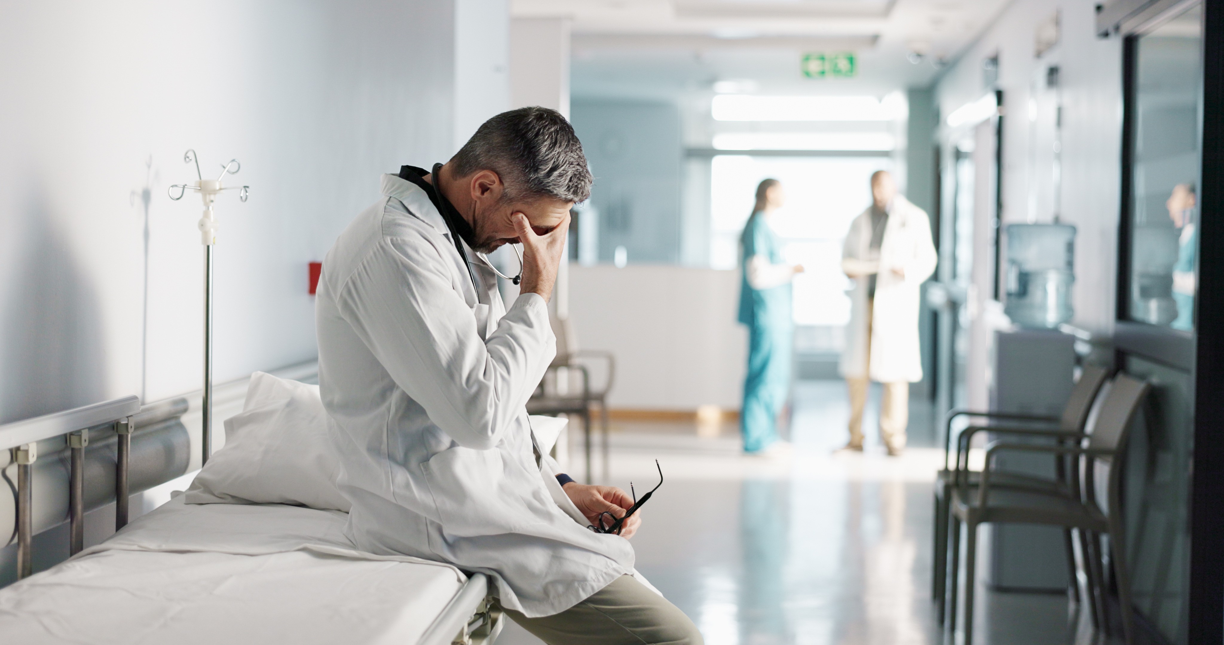 Suicídio entre médicos: tragédia silenciosa, negligenciada e evitável exige prevenção desde a faculdade