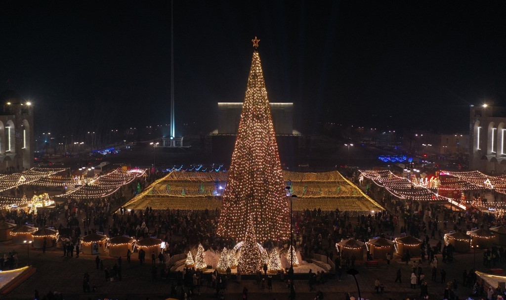 Véspera de Natal é celebrada ao redor do mundo; FOTOS