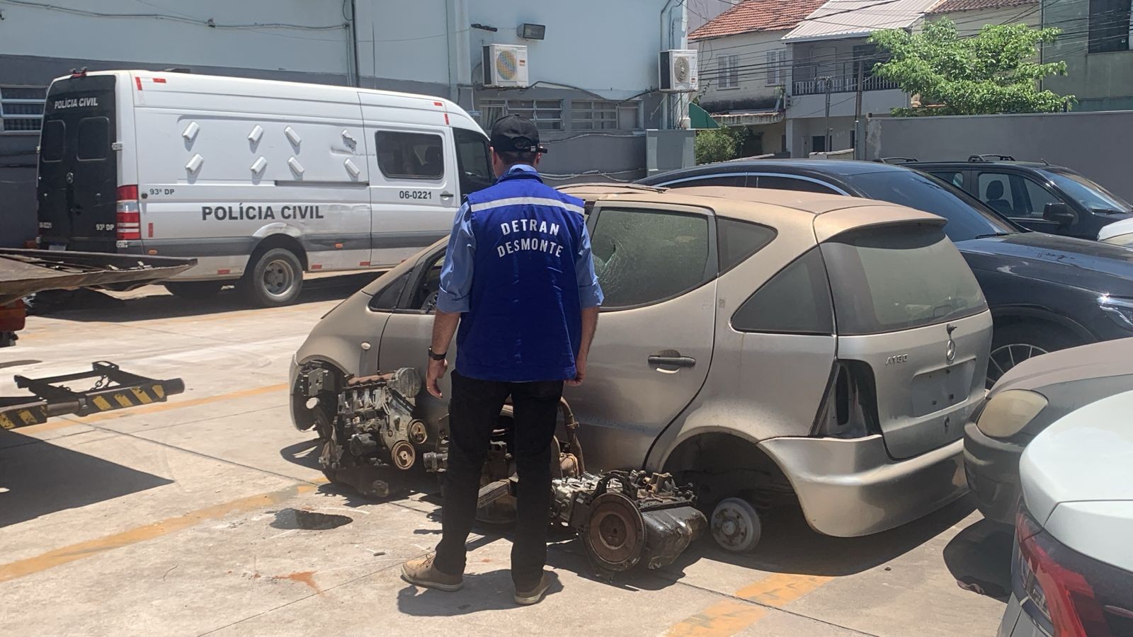 Dois ferros-velhos de Volta Redonda são autuados em operação do Detran