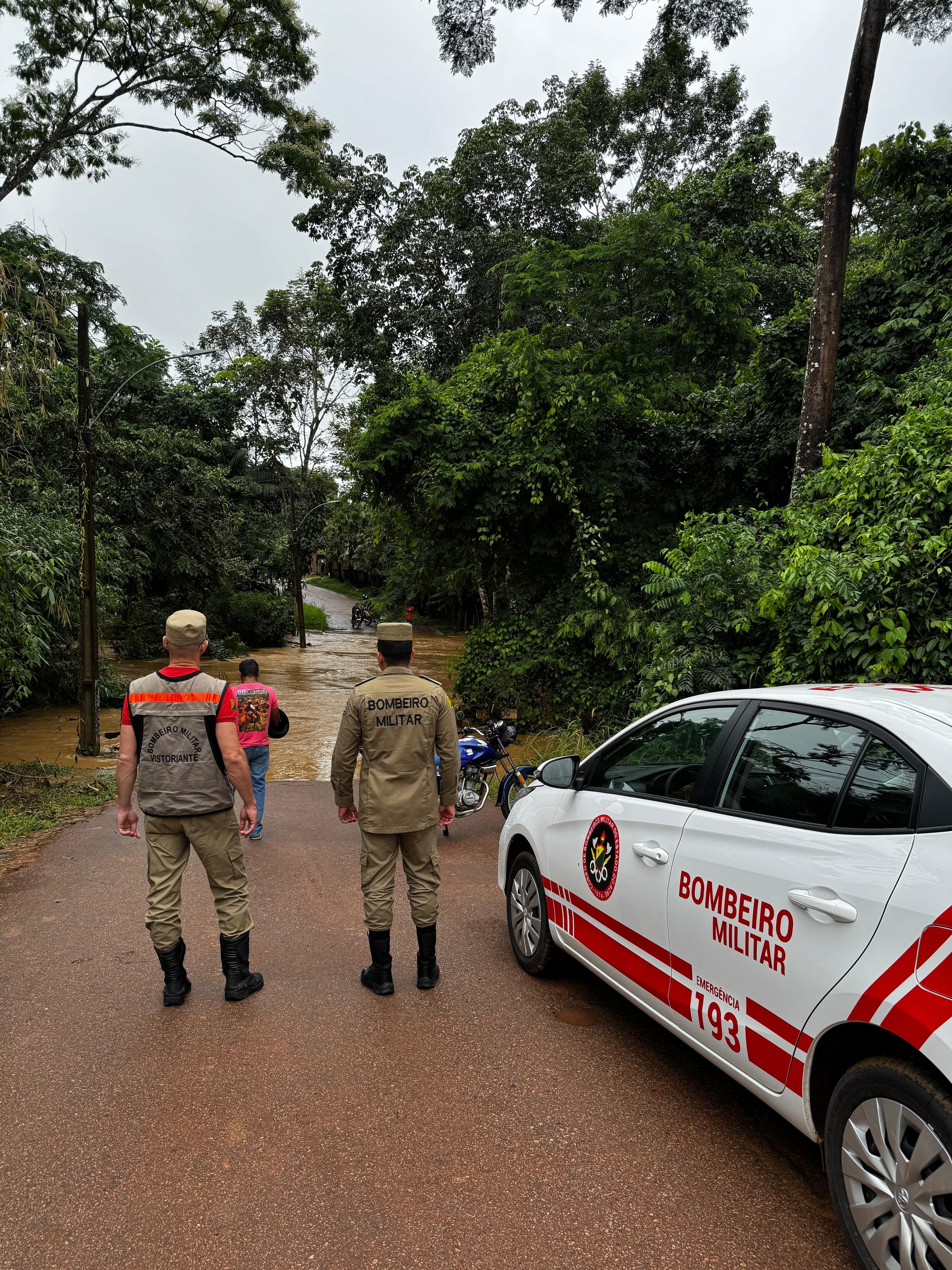 Igarapé transborda, afunda sistema de captação e deixa cidade do Acre sem abastecimento de água