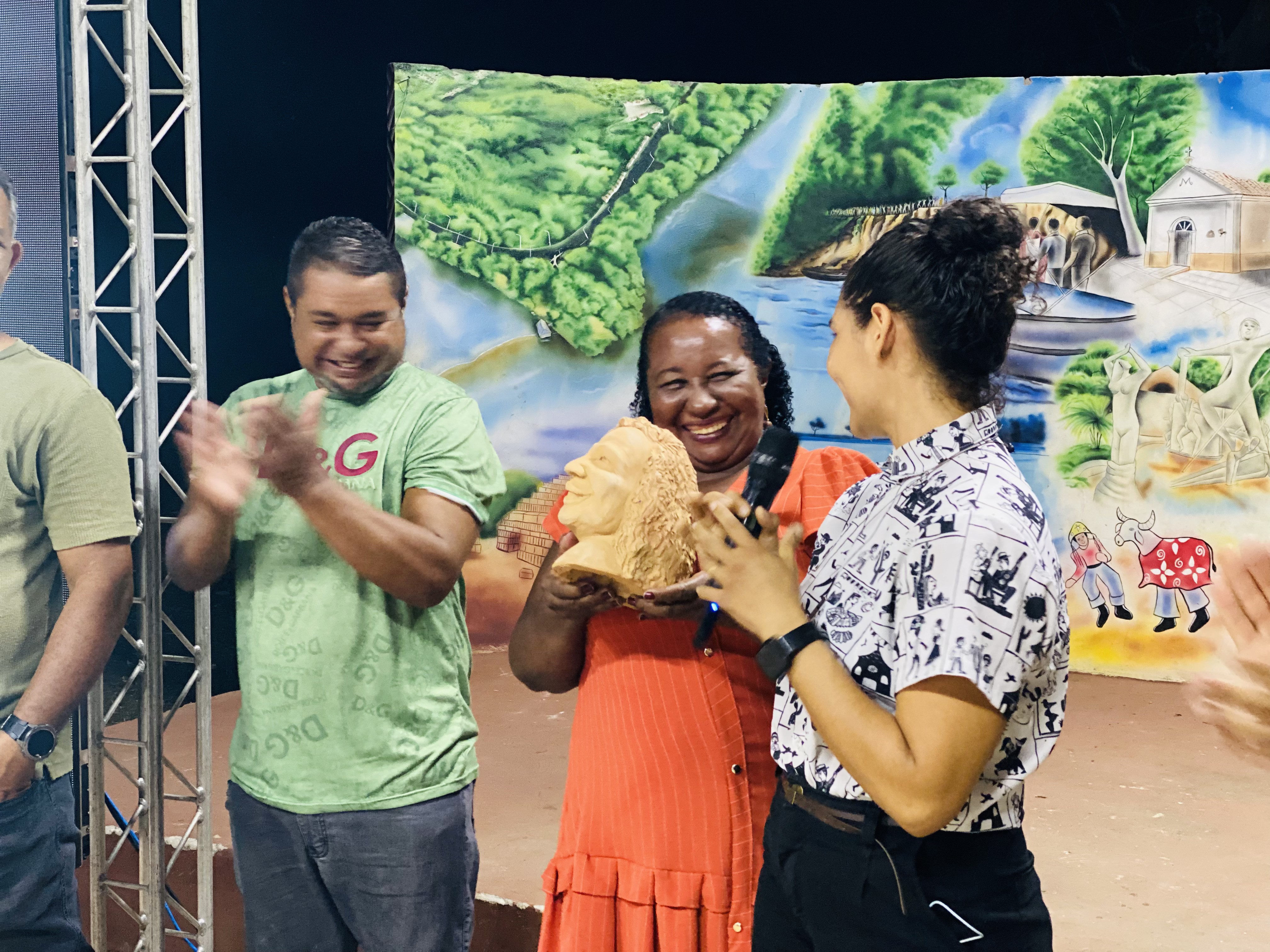 Oficina de Artesanato forma mulheres e fortalece a cerâmica do Poty Velho