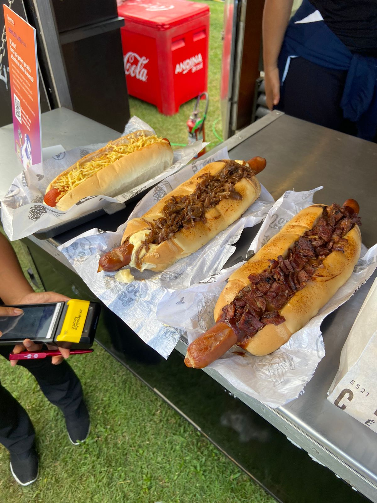 Do clássico hambúrguer ao sushi: saiba quanto é, em média, para comer na Bienal do Livro