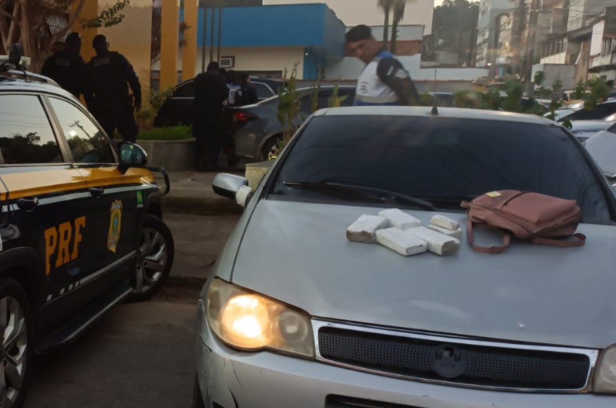 Trio é preso transportando cerca de 4 kg de maconha na Via D