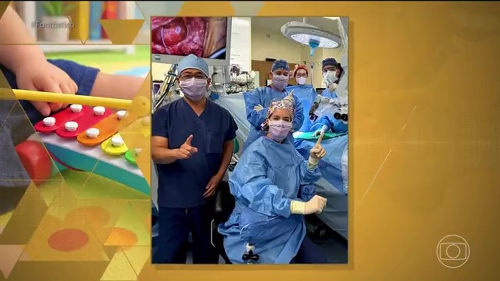 A emoção de ver menino escutar a voz da mãe pela 1ª vez, graças a tratamento genético — Foto: Reprodução/TV Globo