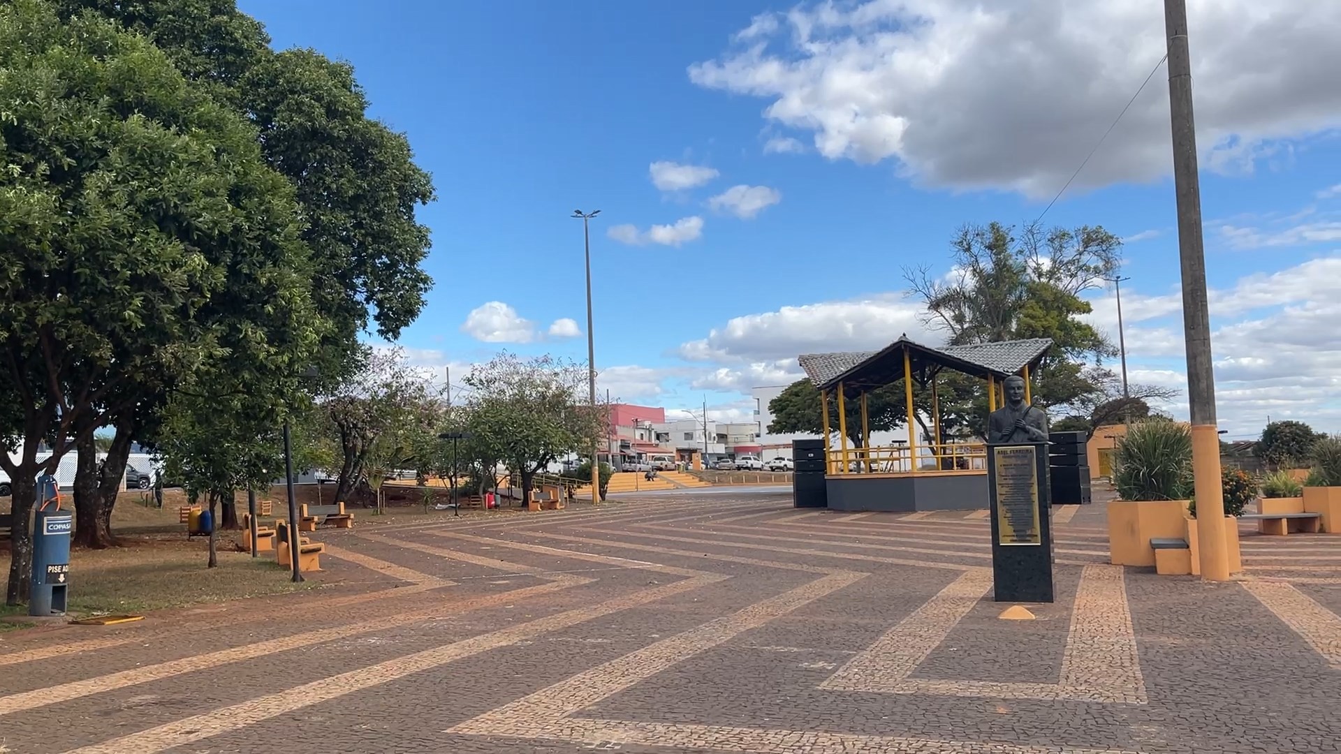 Praça em Coromandel onde moradores se reúnem para diversas atividades