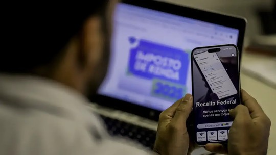 IR: mudanças devem beneficiar quem recebe até R$ 7.350; veja quanto cada faixa salarial ganhará - Cerca de 10 milhões de pessoas não pagariam IR em 2026 caso regras sejam aprovadas; organizações dizem que proposta é 'tímida' e economista recomenda taxar dividendos.